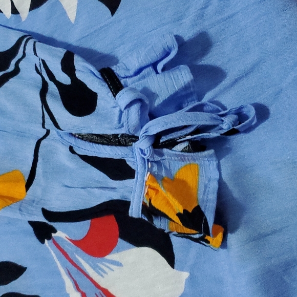 🎉 5 for $25 🎉 Floral off shoulder top - Picture 3 of 3